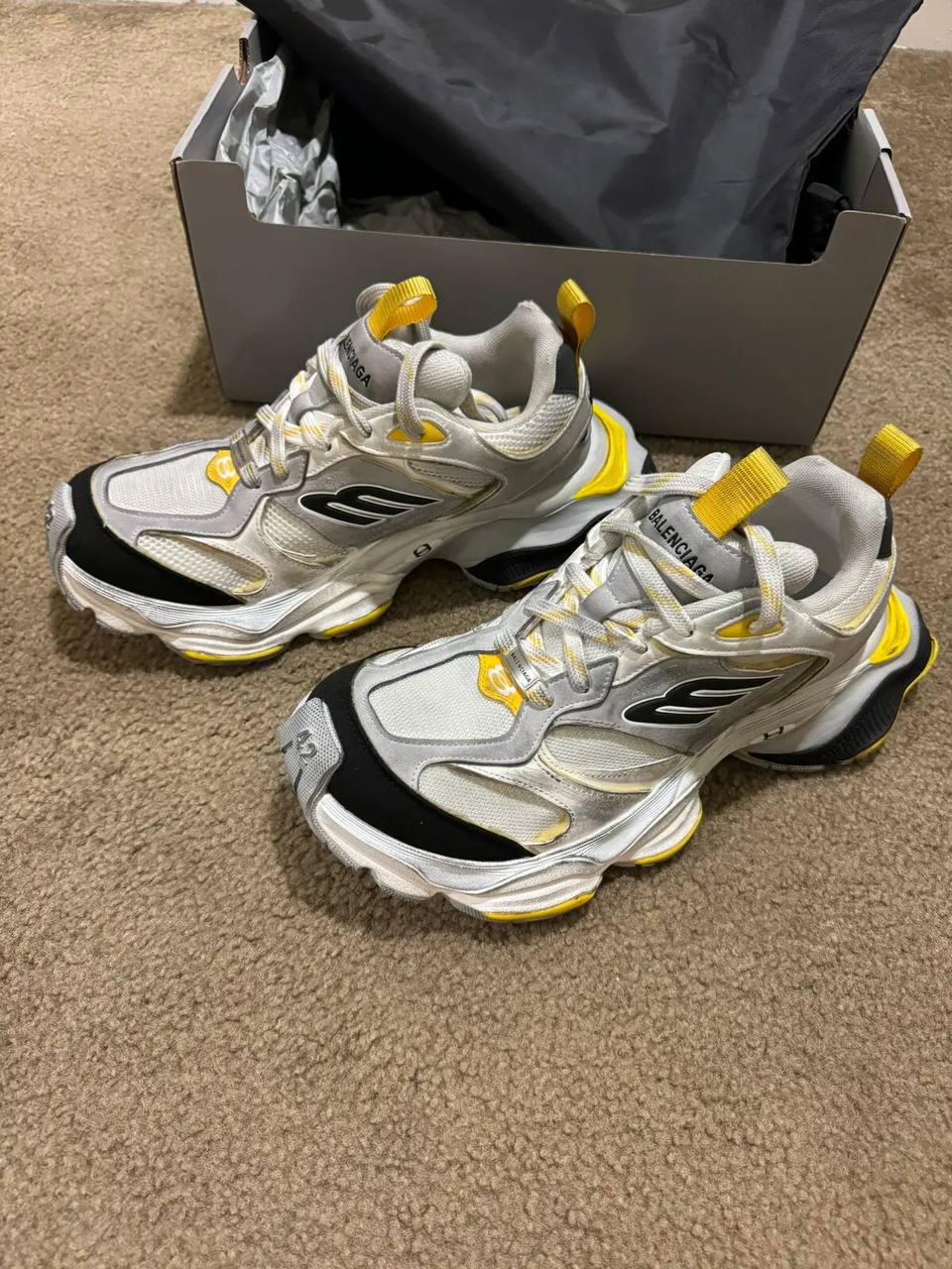 Balenciaga Cargo — вид сбоку