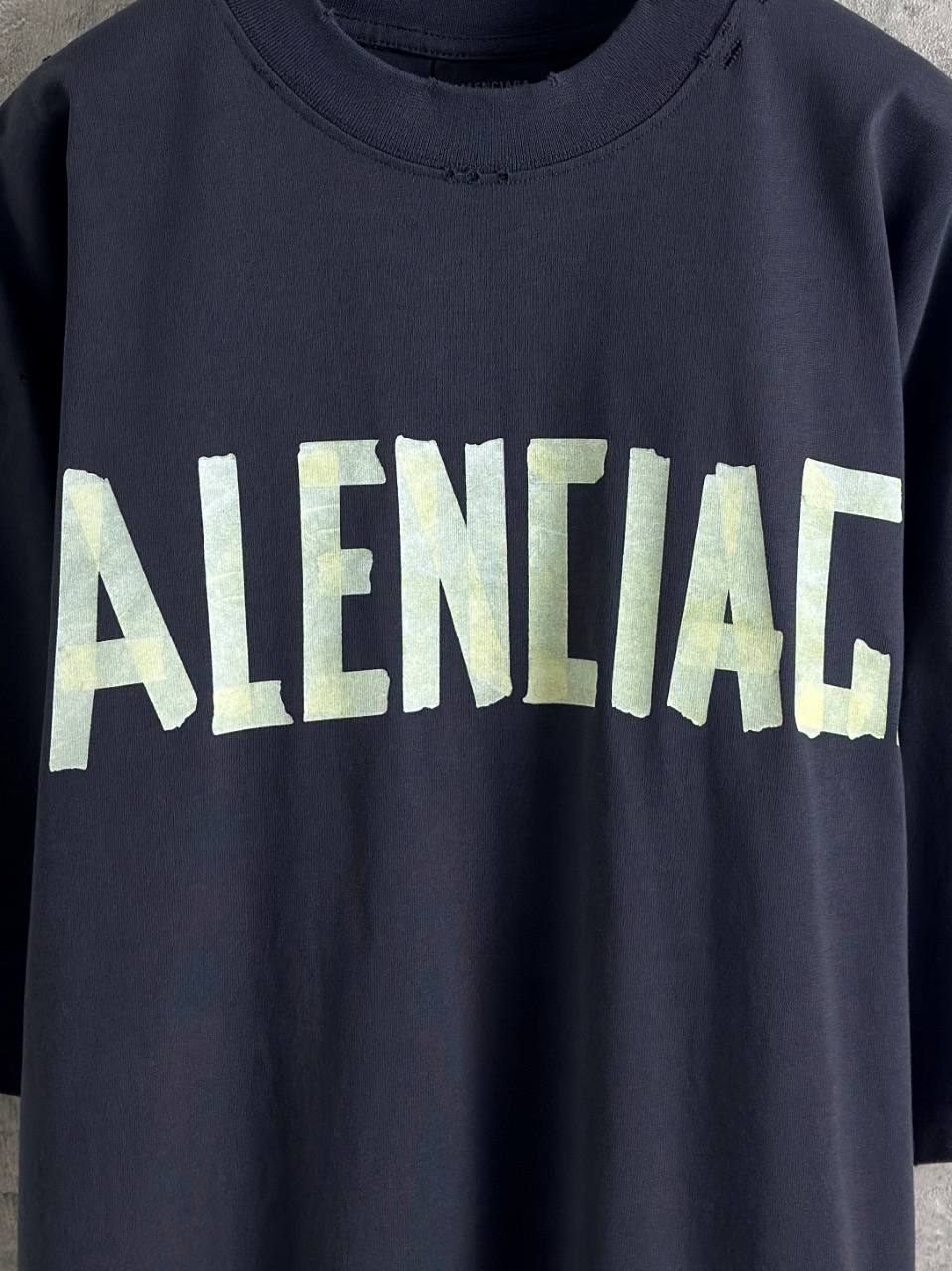 Balenciaga Tape футболка — front