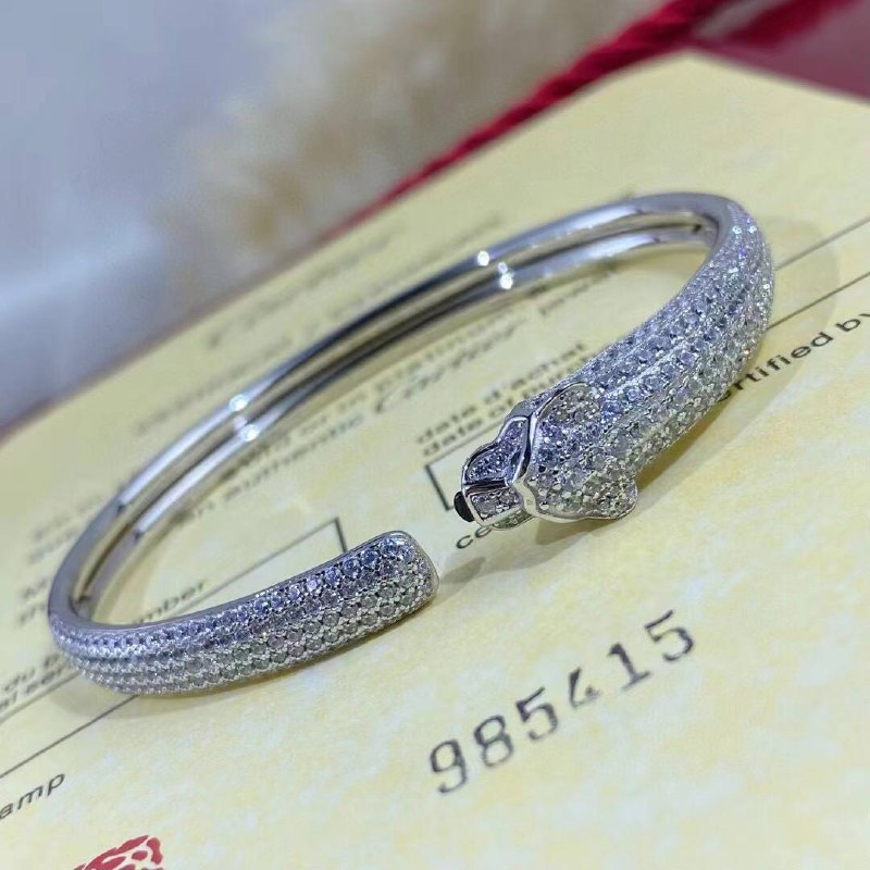 Cartier Panthere — застёжка крупно
