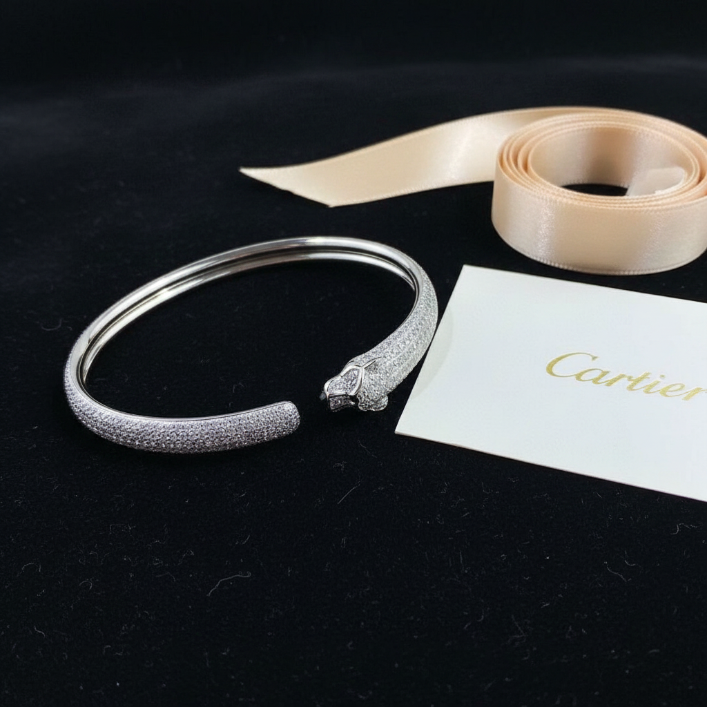 Cartier Panthere — AI на бархате