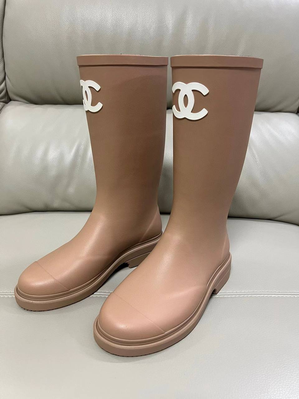 Chanel Rubber Boots — CC лого крупно