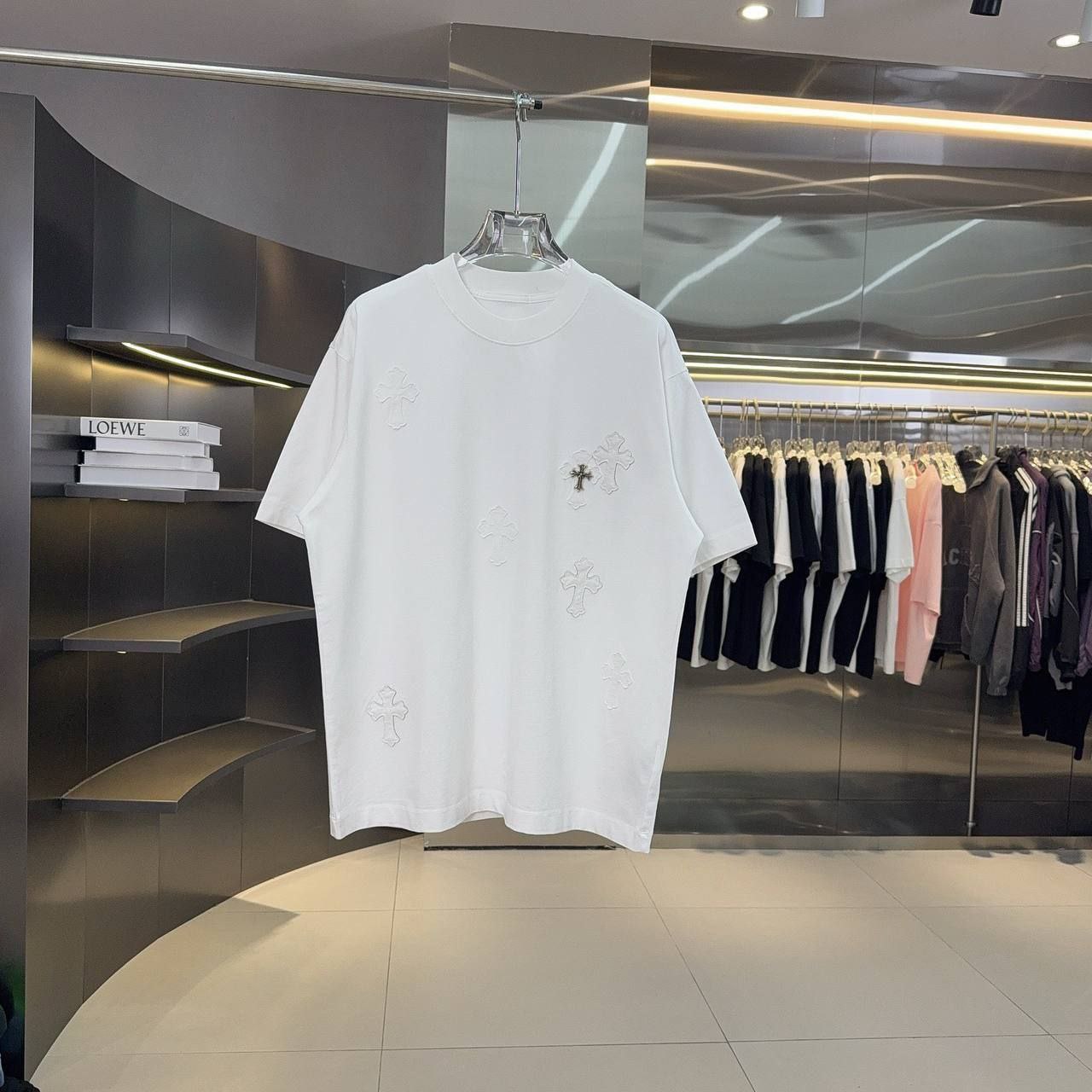Chrome Hearts Crosses белая — на плечиках в бутике
