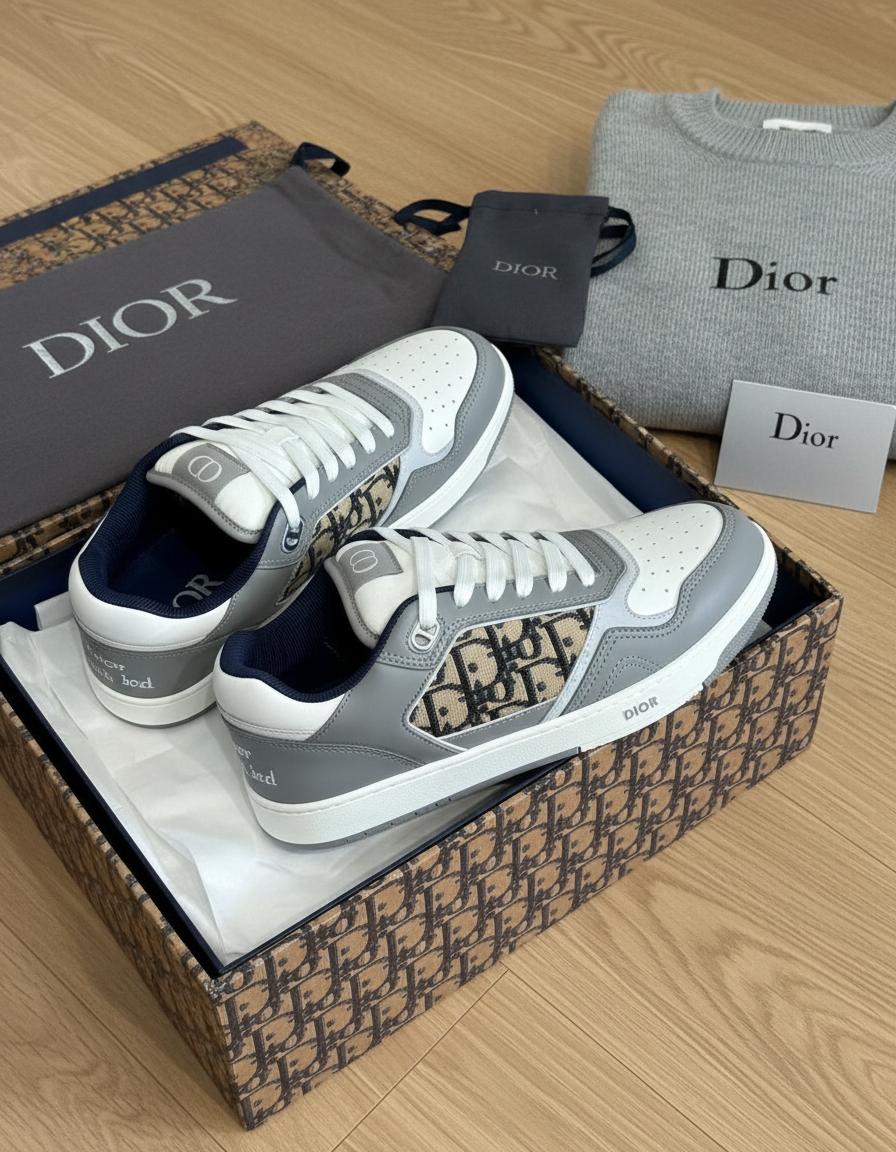 Dior B27 Grey/White — на дубе с серым свитером