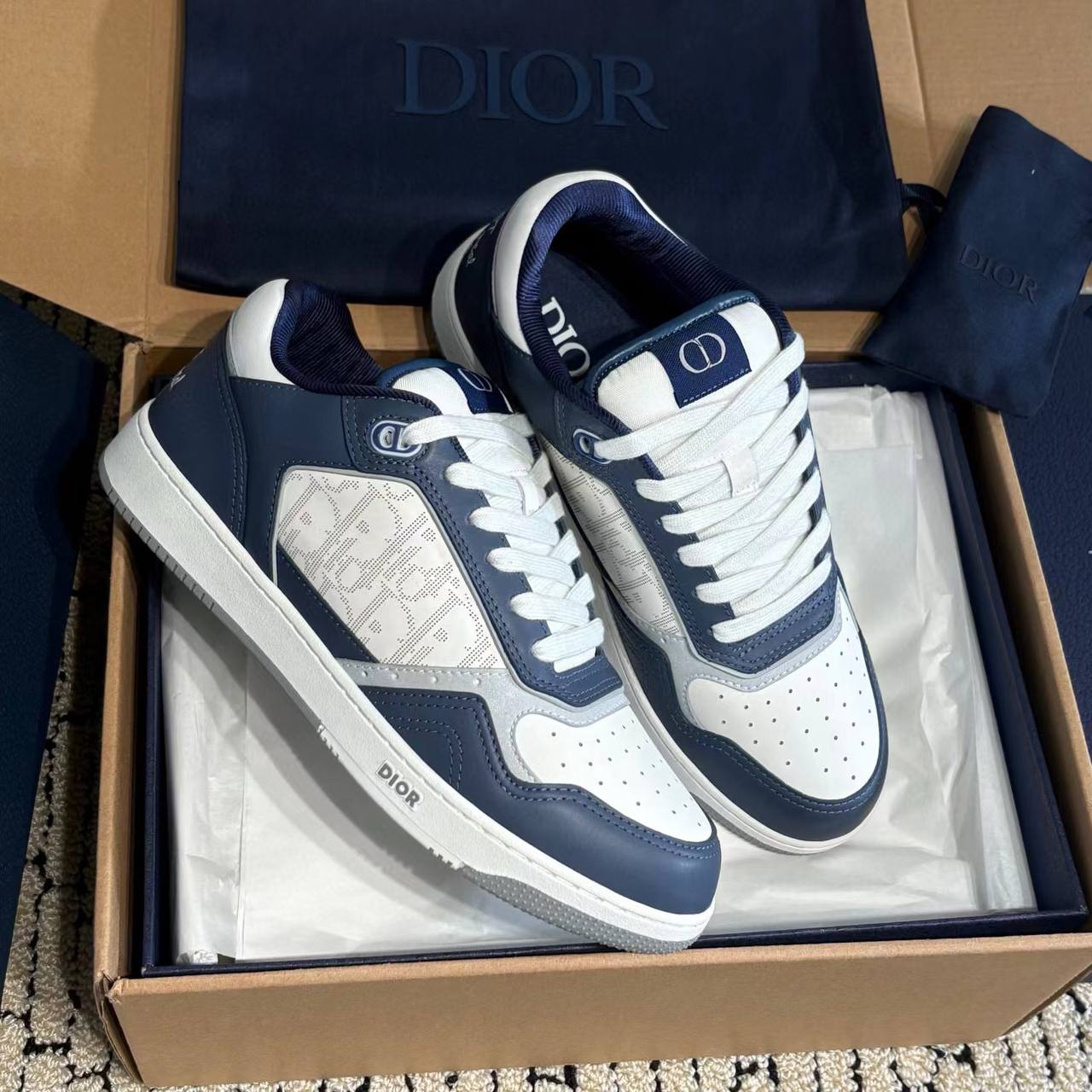 Dior B27 Navy White — с коробкой
