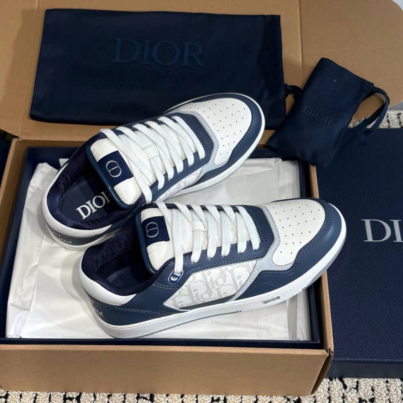 Dior B27 — крупный план кожи