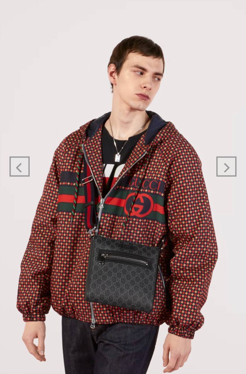 Gucci Messenger — front