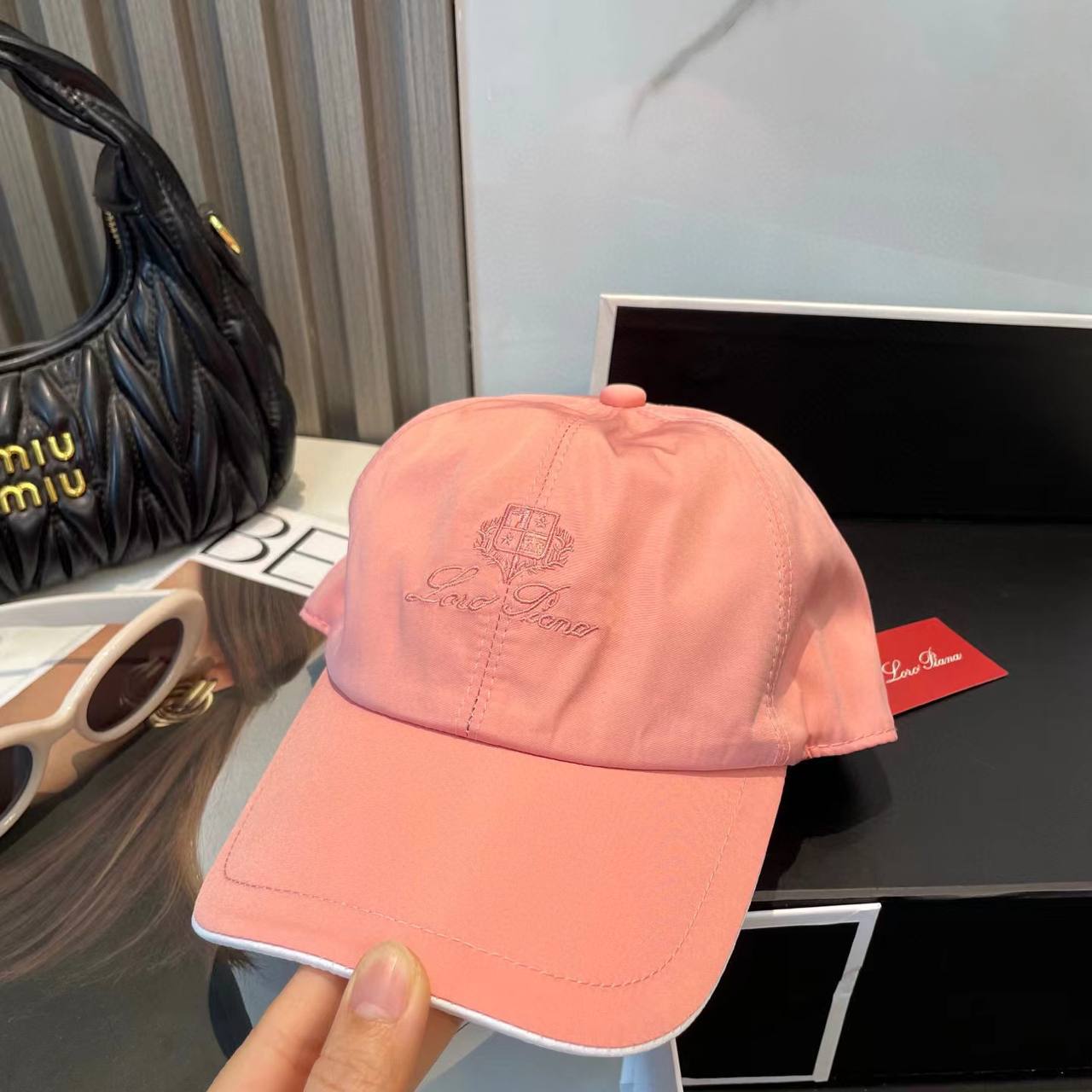 Loro Piana кепка бежевая — front