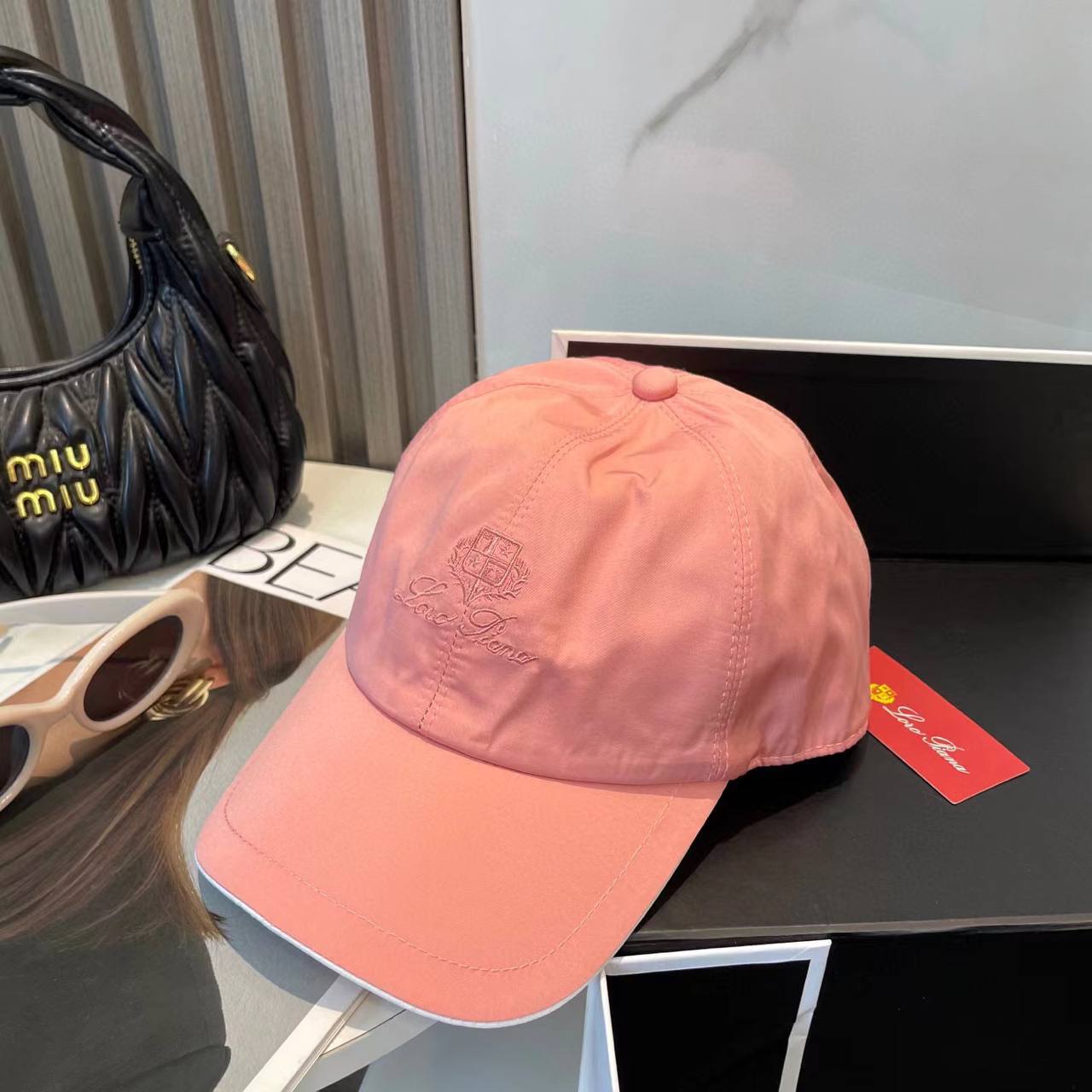 Loro Piana кепка — деталь ткани
