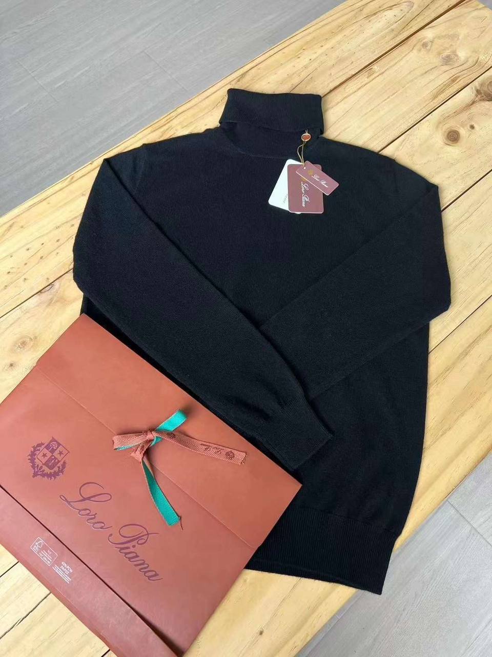 Loro Piana свитер — деталь кашемира