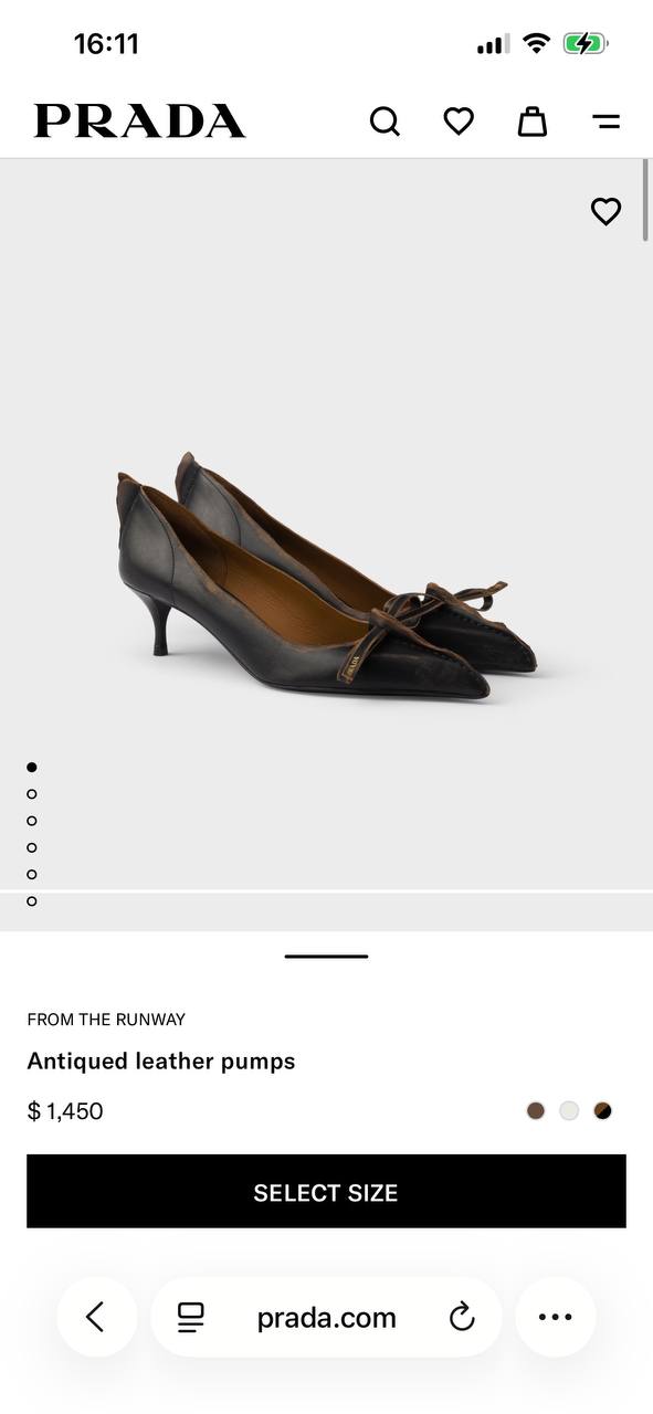 Prada Antiqued — триангл-лейбл крупно